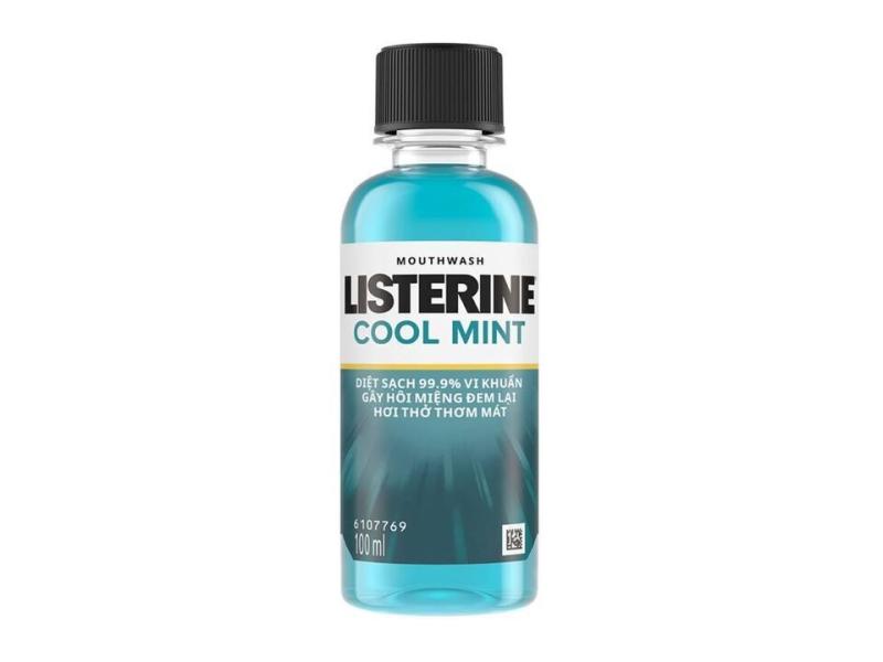 Nước súc miệng Listerine Cool Mint bảo vệ khoang miệng suốt 24h khỏi vi khuẩn hôi miệng, mảng bám, viêm mướu (100ml)